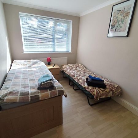 2 Bed Flat Near Station With Parking&Comgarden Διαμέρισμα Σάτον Εξωτερικό φωτογραφία