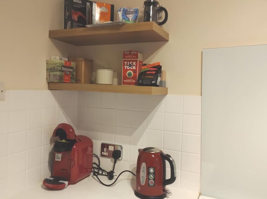 2 Bed Flat Near Station With Parking&Comgarden Διαμέρισμα Σάτον Εξωτερικό φωτογραφία